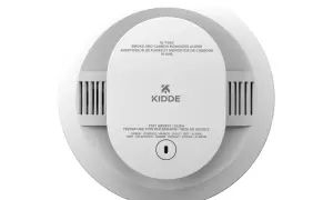 Détecteur Kidde 10 ans, fumée et monoxyde de carbone. Un bip toutes les 30 secondes indique un défaut. Vert = OK, Ambre = défaut, Rouge = alarme.