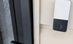 Sonnette sans fil et sans pile : le bouton génère de l'énergie par pression pour signaler une arrivée.