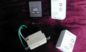 Lot de modules d'appareils RadioShack : un module lampe, un carillon et un module prise. Idéal pour contrôler vos appareils à distance x 10.