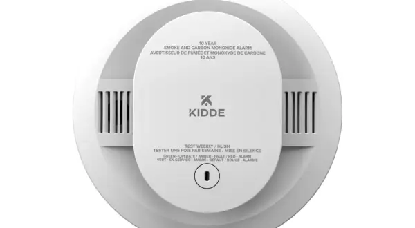 Détecteur Kidde 10 ans, fumée et monoxyde de carbone. Un bip toutes les 30 secondes indique un défaut. Vert = OK, Ambre = défaut, Rouge = alarme.