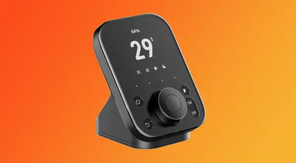 Thermostat noir avec écran affichant 29°C et 64%. Le hub SwitchBot est prêt à contrôler votre confort.