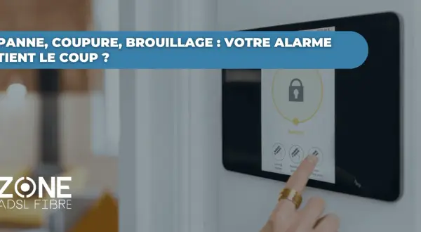 Une main touche un écran d'alarme sécurisé. La question "Panne, coupure, brouillage : votre alarme tient le coup ?" est affichée.