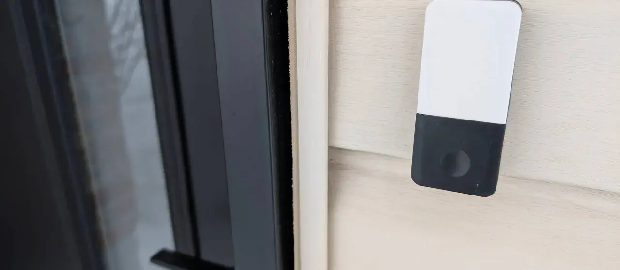 Sonnette sans fil et sans pile : le bouton génère de l'énergie par pression pour signaler une arrivée.