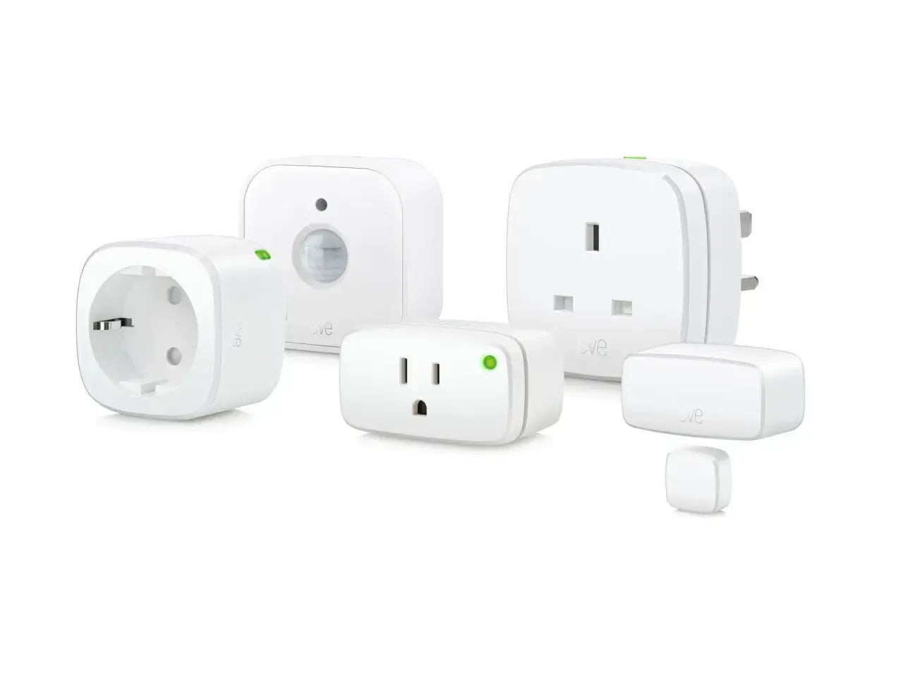 Ensemble d'appareils intelligents Eve, incluant des prises, un détecteur de mouvement et des capteurs pour une maison connectée.