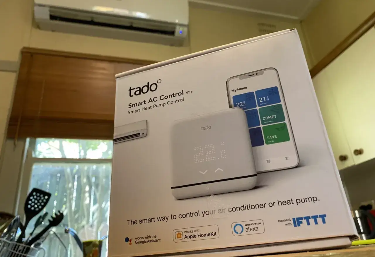 Boîte du tado Smart AC Control, compatible HomeKit, pour une gestion intelligente de la climatisation.