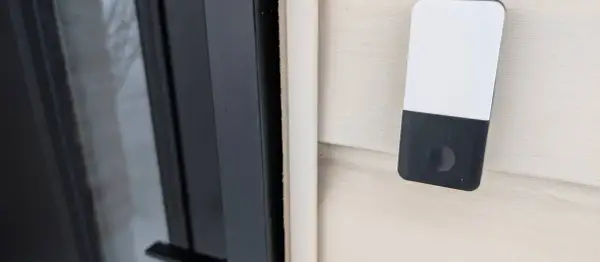 Sonnette sans fil et sans pile : le bouton génère de l'énergie par pression pour signaler une arrivée.